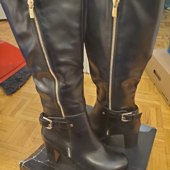 Boots - Picture 4 of 4